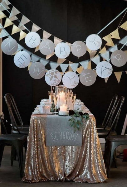 Read more about the article Decorating New Year’s Table: 18 incredible photos to inspire