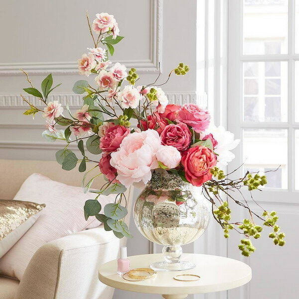Flower Arrangement for Home Interior Decor: Popular Trends 2022-2023