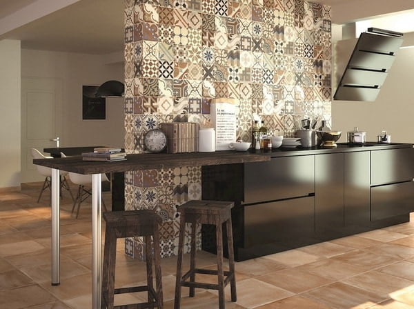 Wallpaper trends for the kitchen: a variety of color palette and wall design