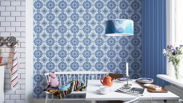 Wallpaper trends for the kitchen: a variety of color palette and wall design