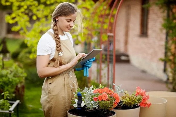 Read more about the article TOP 7 The Best Garden Planner Apps For 2024