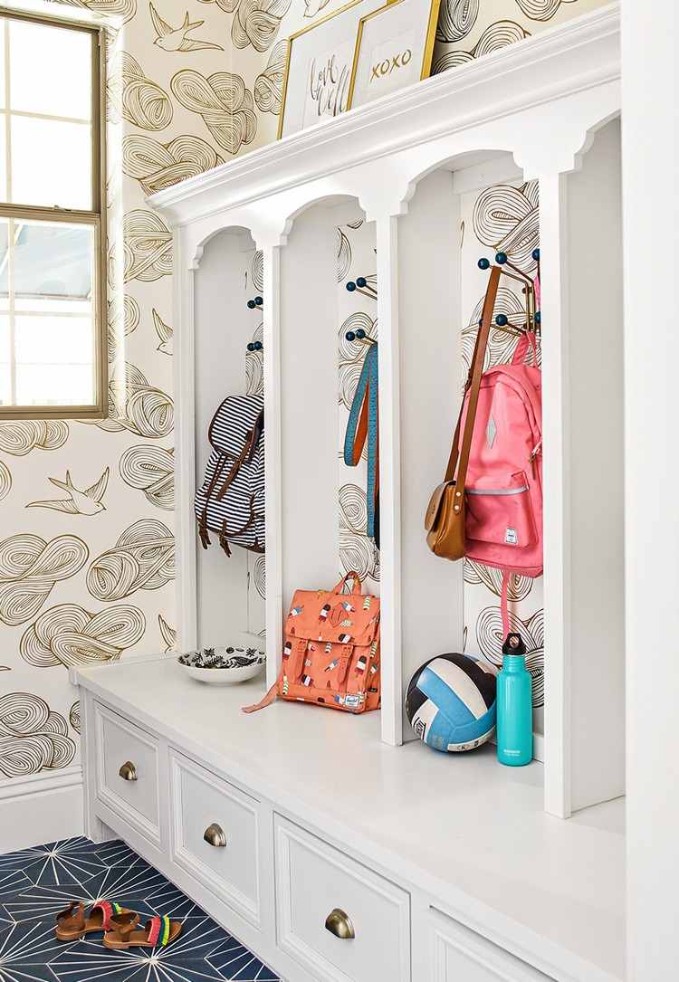 Hallway design with shoe cabinet and without wardrobe