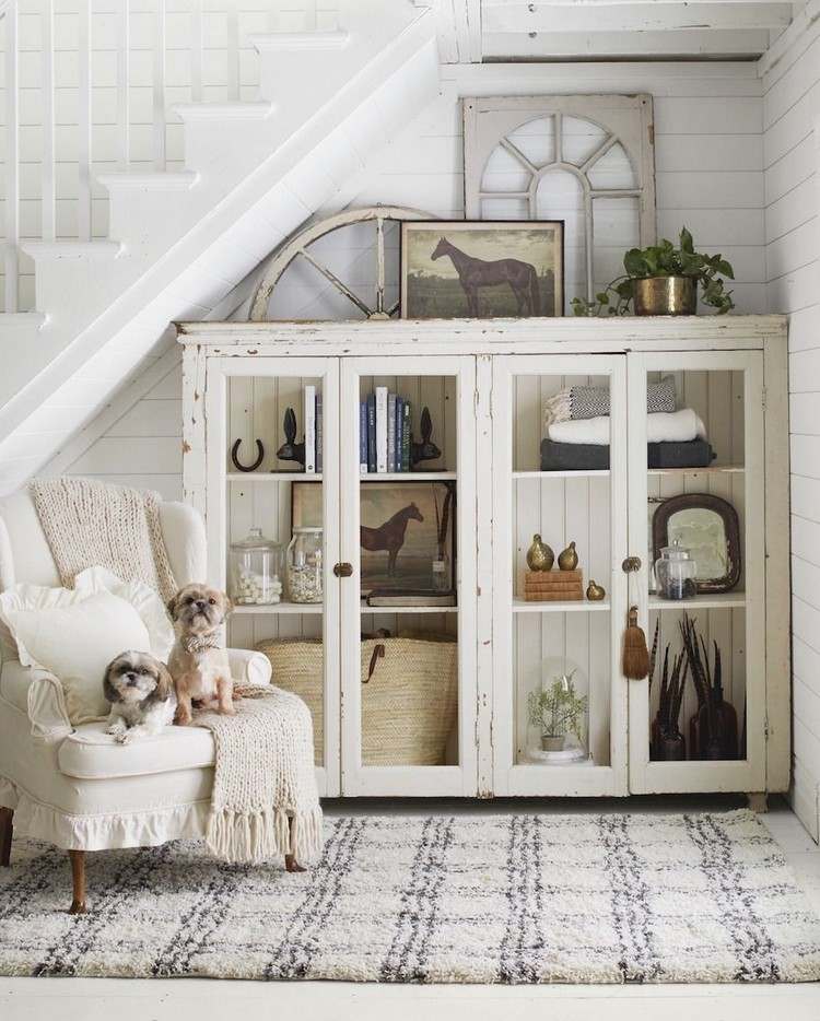 Hallway design in vintage style, convert display cabinet into dining room