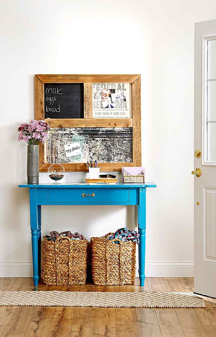 Spice up old hallway furniture with color ideas