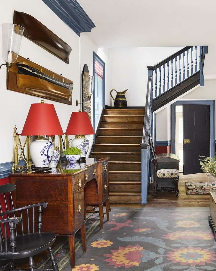 Hallway design with vintage chest of drawers and antique lamps