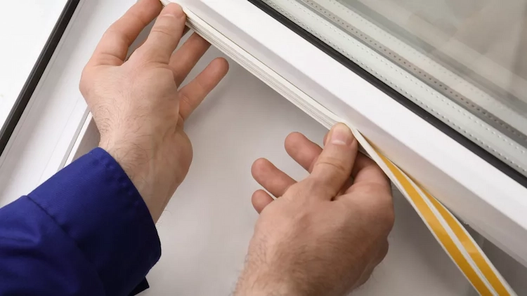 Attach sealing tape to the window frame and, as a cheap option, insulate the windows before winter